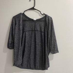 A cute short sleeve cover over thin an. Comfortable size Medium